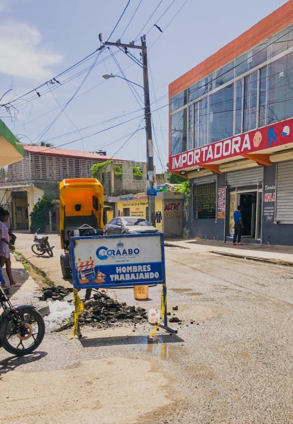Corrección de avería en la línea de 4 pulgadas, Calle Ernesto goyeneche, esquina José Francisco Peña Gómez (antigua J)